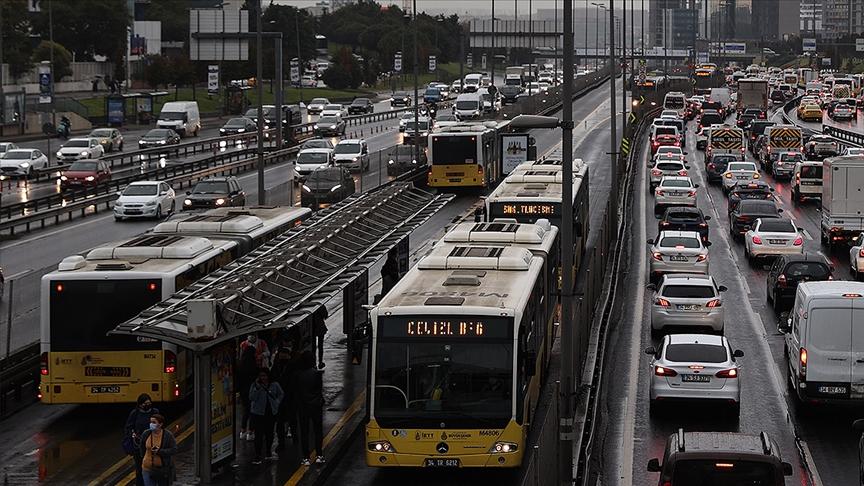 İSTANBUL'DA ULAŞIMA ZAM TEKLİFİ ERTELENDİ