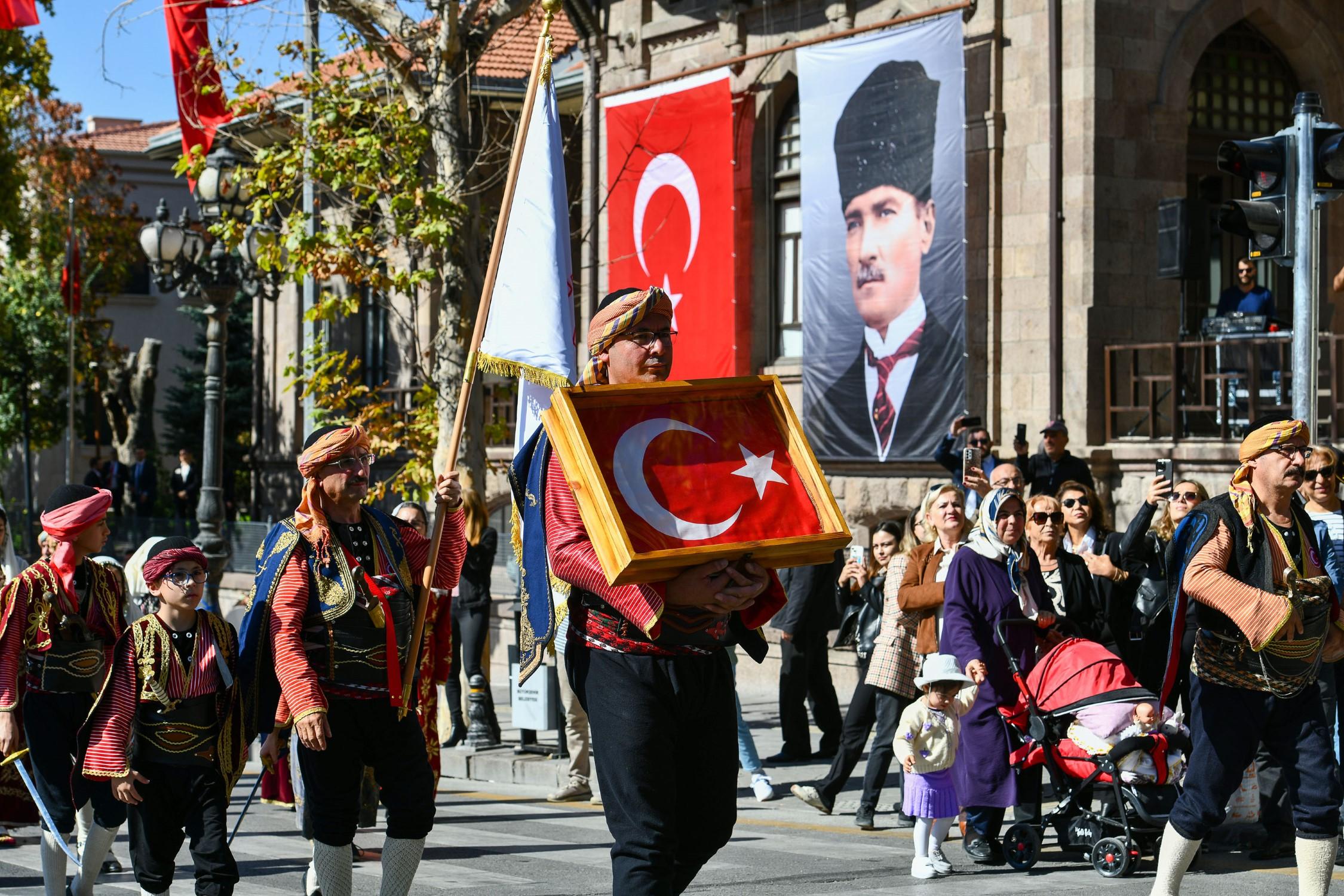  ANKARA’NIN BAŞKENT OLUŞUNUN YÜZÜNCÜ YILI ÇEŞİTLİ ETKİNLİKLERLE KUTLANDI