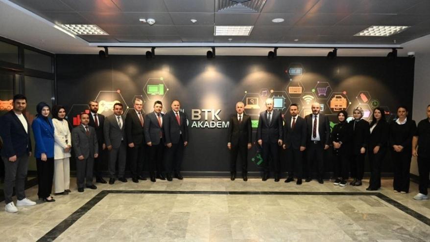 BTK AKADEMİ, SİBER VATAN İÇİN HEM EĞİTİYOR HEM İSTİHDAM SAĞLIYOR