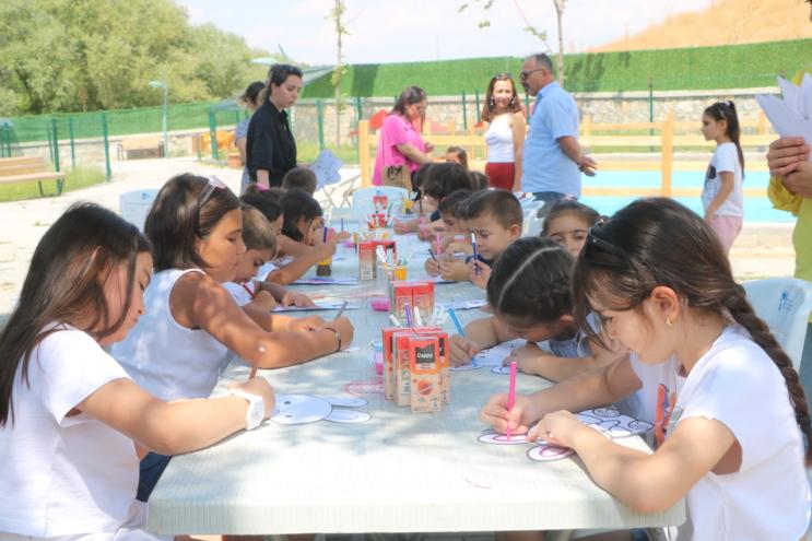 ELMADAĞ BELEDİYESİ’NDEN ÇOCUKLARA RENKLİ BOYAMA ETKİNLİĞİ